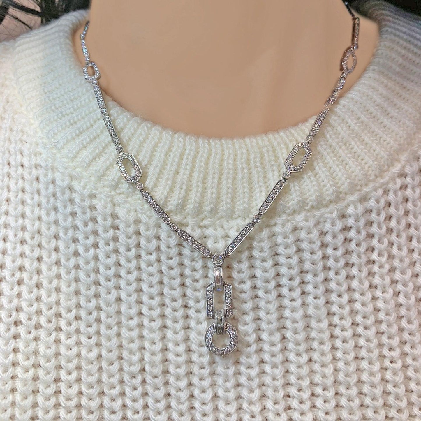 Introducing a Contemporary Masterpiece: The Diamond Pavé Articulated Necklace