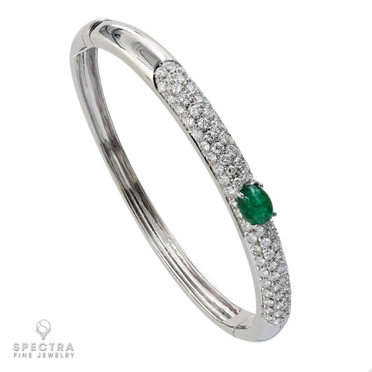 1.23 ct Emerald Cabochon Pavé Bombé Bangle in 18K White Gold – Contemporary