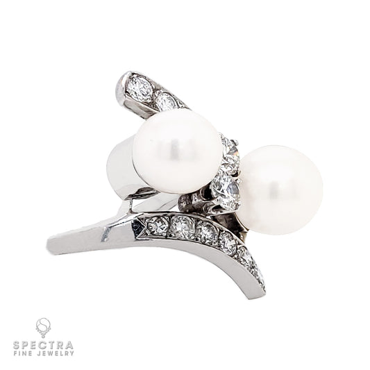 Platinum ring set with 2 pearls and brilliant diamonds