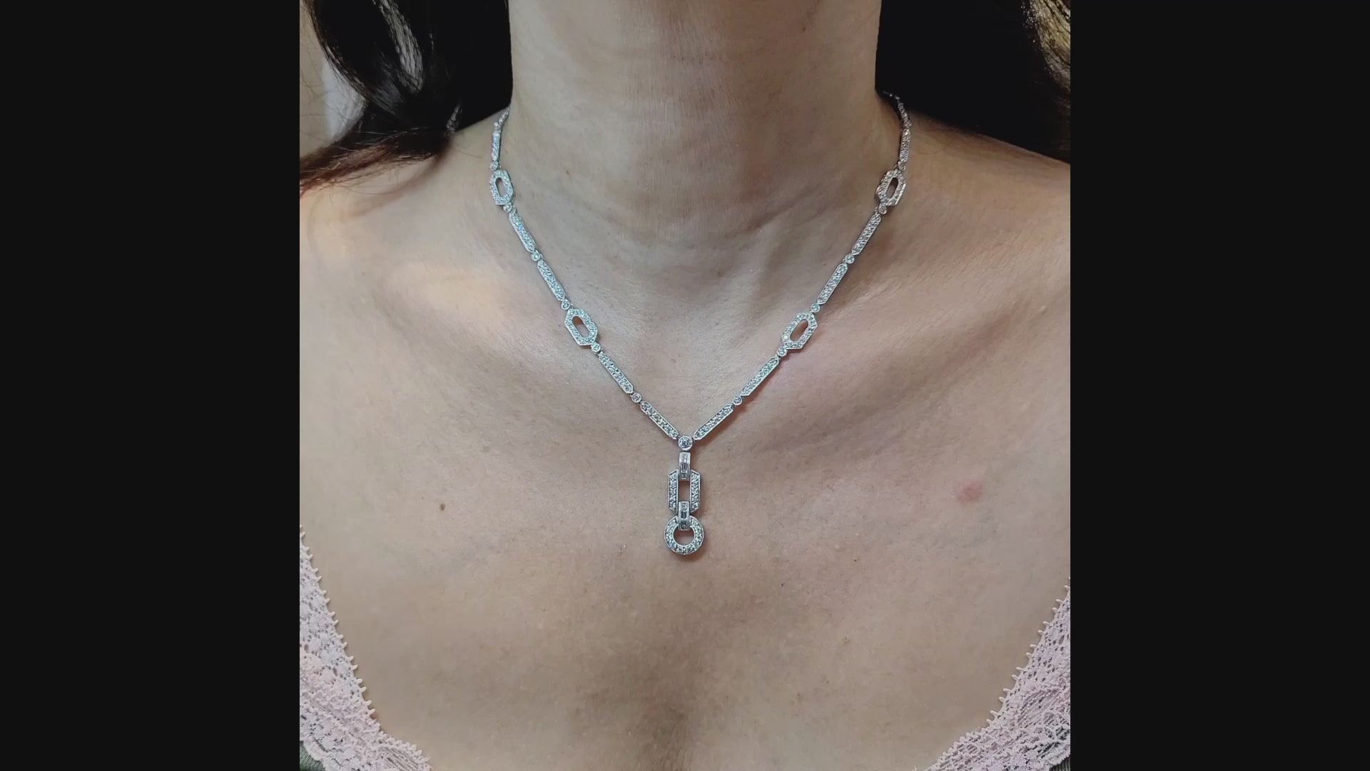 Introducing a Contemporary Masterpiece: The Diamond Pavé Articulated Necklace