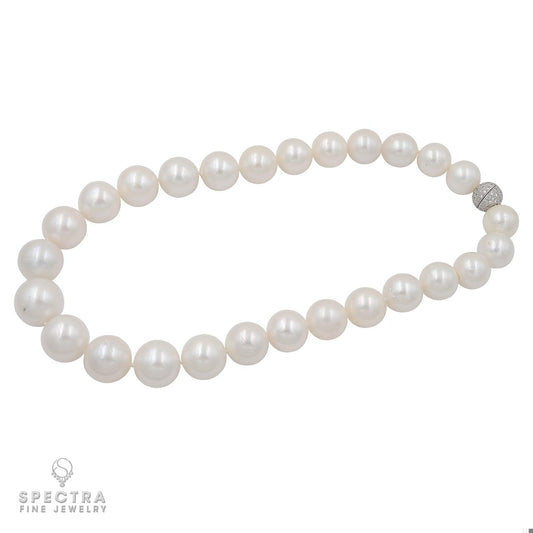 27 South Sea Pearls Necklace: in White Gold and Diamonds