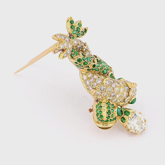 'Deux Dauphins' Diamond and Emerald Gold Brooch by Boivin