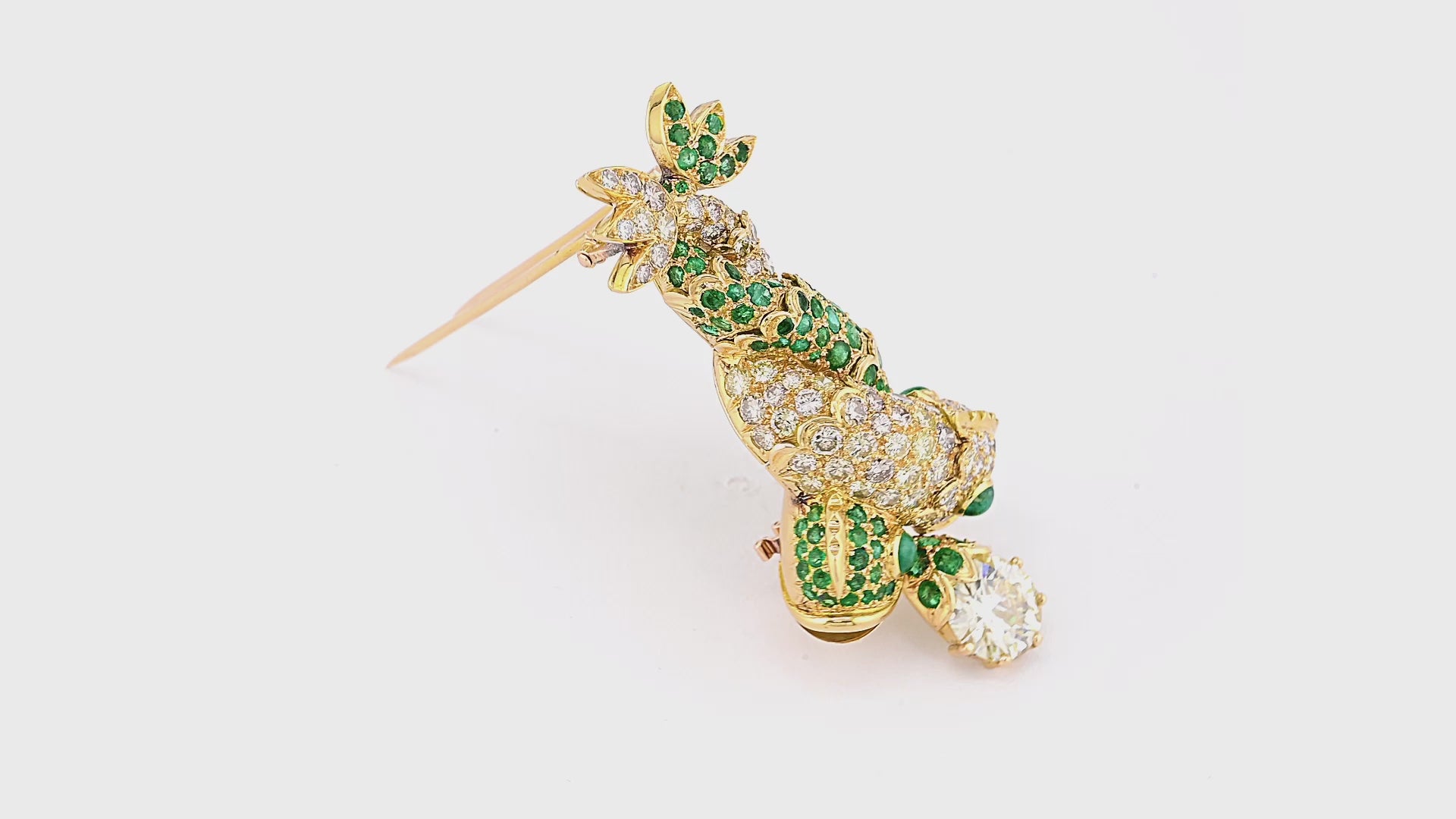 'Deux Dauphins' Diamond and Emerald Gold Brooch by Boivin